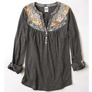 Akemi + Kin Anthropologie Gray Floral Paisley Henley Top‎ S Artsy Patchwork Boho